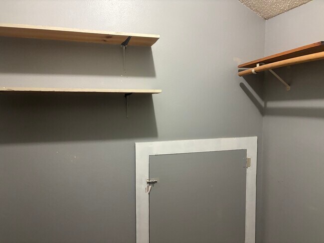 Building Photo - 14160 E Temple Dr