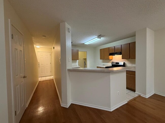 Building Photo - 2304 Granberry Dr