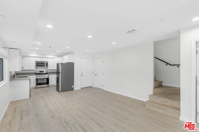 Primary Photo - 1409 N Hobart Blvd