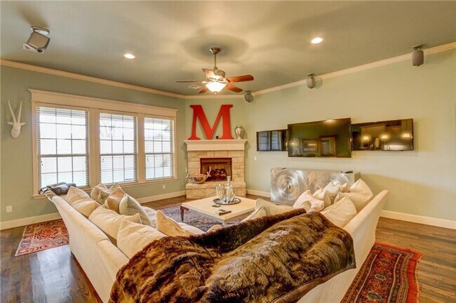 Building Photo - Stunning Edmond Home- Regency Pointe-Neigh...