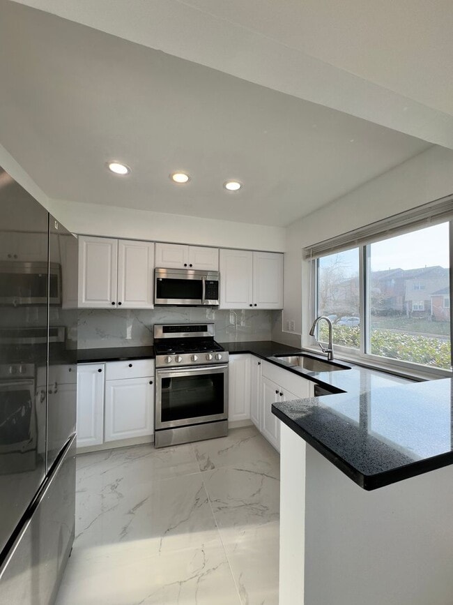 Building Photo - Charming 2 Bedroom/1.5 Bathroom Home in Randallstown, MD!