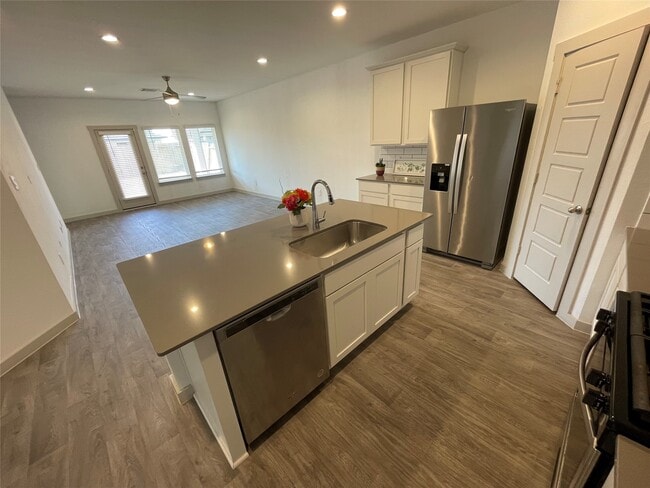 Building Photo - 12810 Harlesden Ln