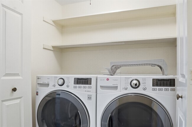 Building Photo - 5817 Valley Forge Dr