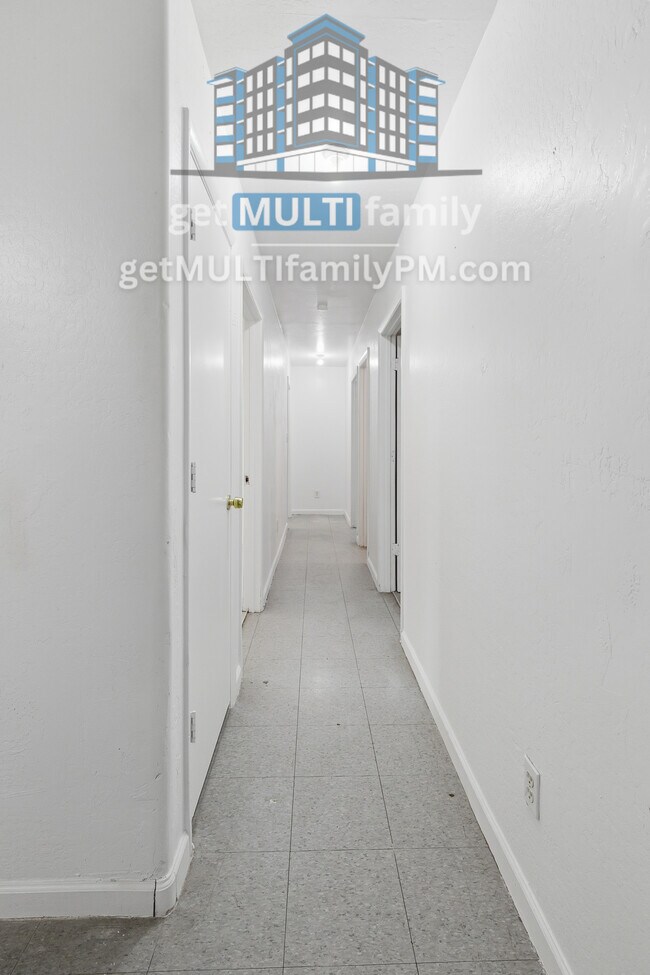 Building Photo - 1331 E Pueblo Ave