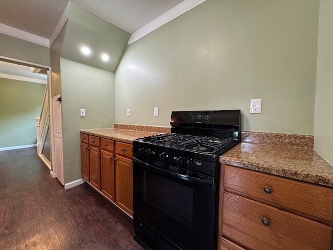 Building Photo - Charming 2 Bed 1.5 Bath Single Family Home...