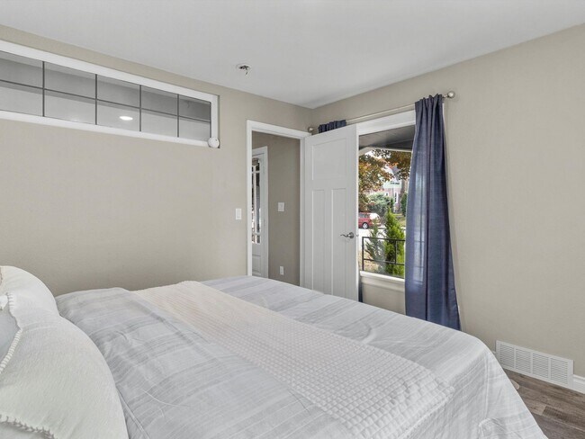 Building Photo - Charming Tacoma 2BR with Private Patio & RV Parking