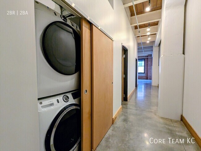 Building Photo - 382 W 22nd St