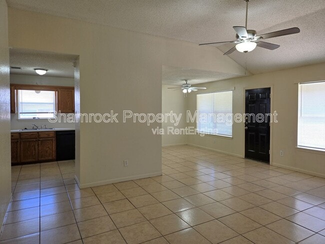 Building Photo - 712 Old Lorena Rd