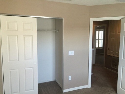 Building Photo - Avalon Park: 3 Bedroom, 2.5 Bath, 2 Car Garage Townhome