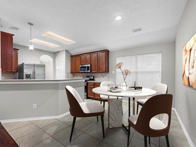 Building Photo - 23301 Tuttle Ct