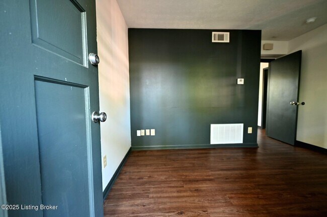 Building Photo - 1225 S 6th St