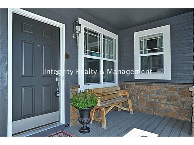 Building Photo - 3367 Fantasy Pl