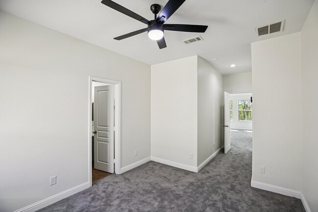 Building Photo - 1123 Penny Worth Dr