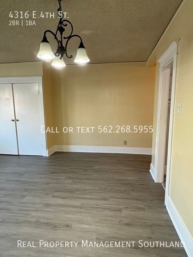 Building Photo - 2 Bedroom 1 Bath with Garage Space - Avail...