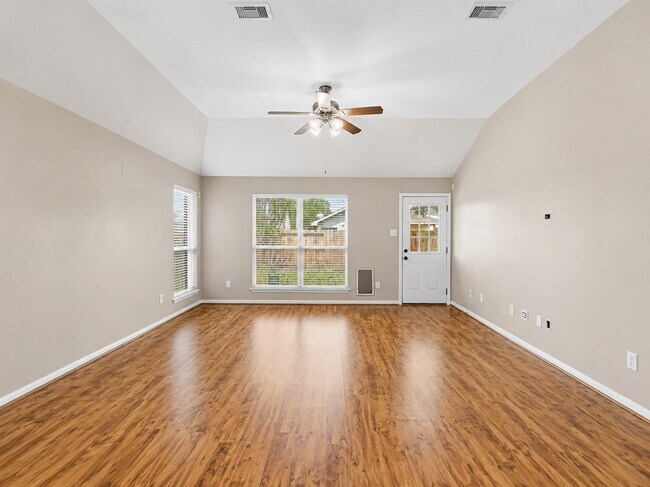 Building Photo - 6114 Menor Crest Dr