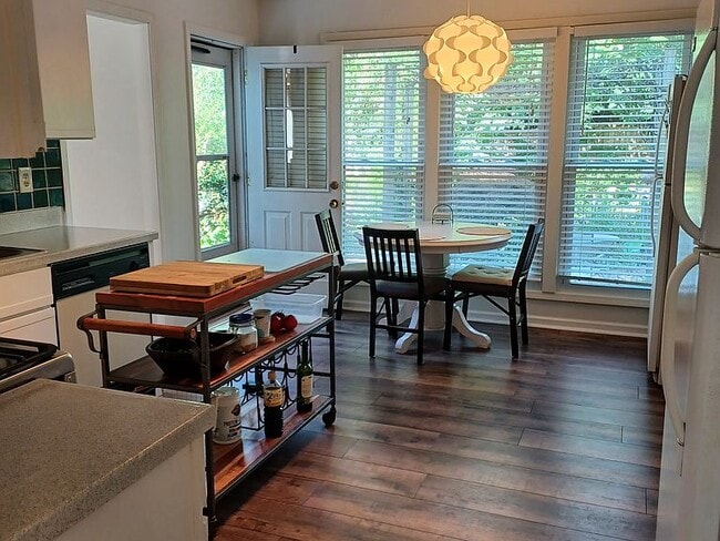 Building Photo - 1348 Brandon Square