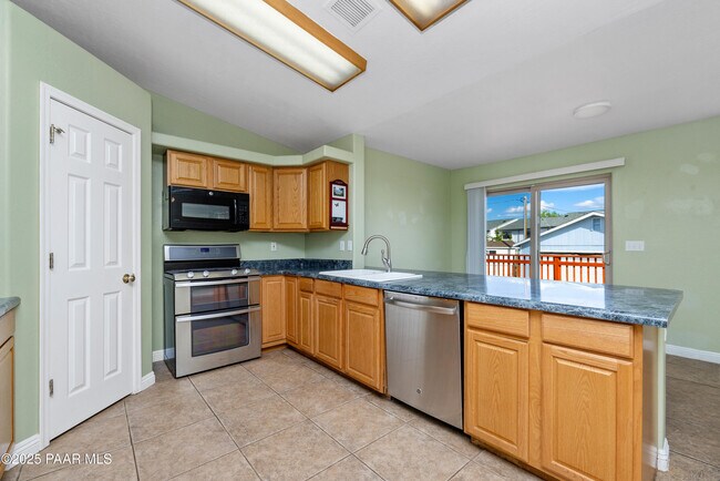 Building Photo - 3401 N Catherine Dr