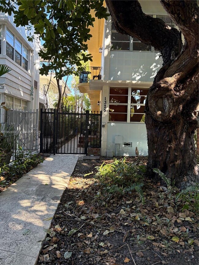 Building Photo - 1325 Meridian Ave