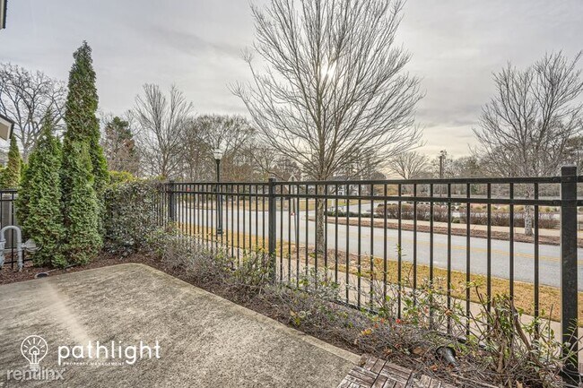 Building Photo - 3 br, 3 bath House - 1068 Moorewood Lane UNIT