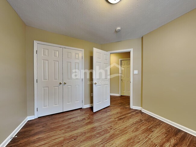 Building Photo - 112 Pine Orchard Ct