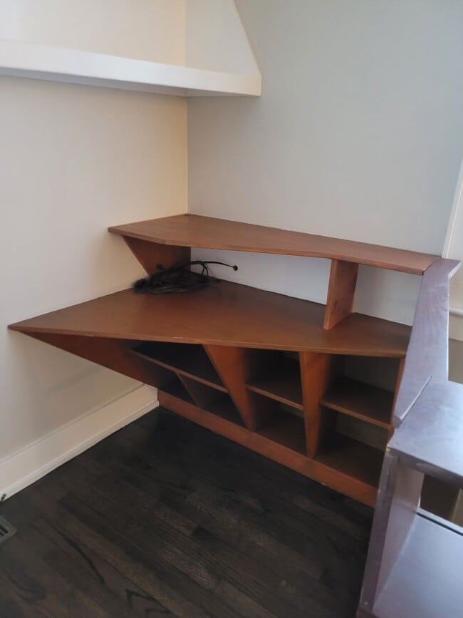 Building Photo - S305-2