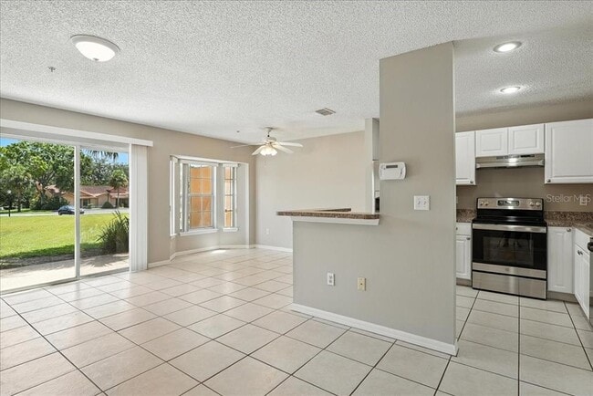 Building Photo - 1190 N Fairway Dr