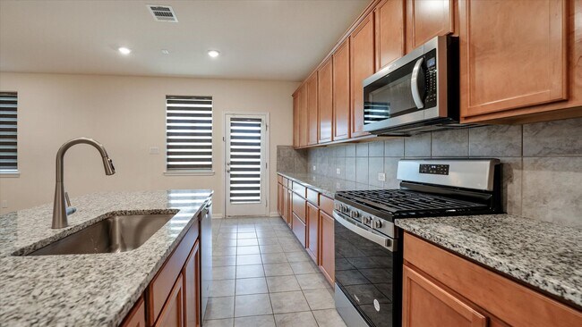 Building Photo - Redland Rd/281 Sienna Subdivision