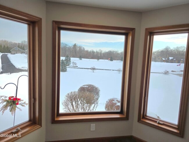 Building Photo - 7 Pineview Ct