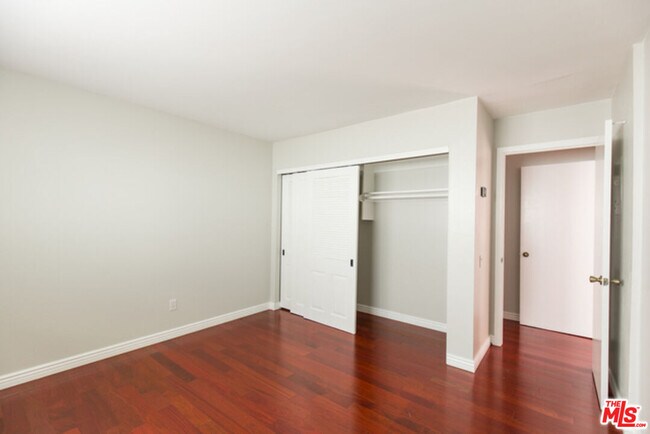 Building Photo - 2418 Graham Ave