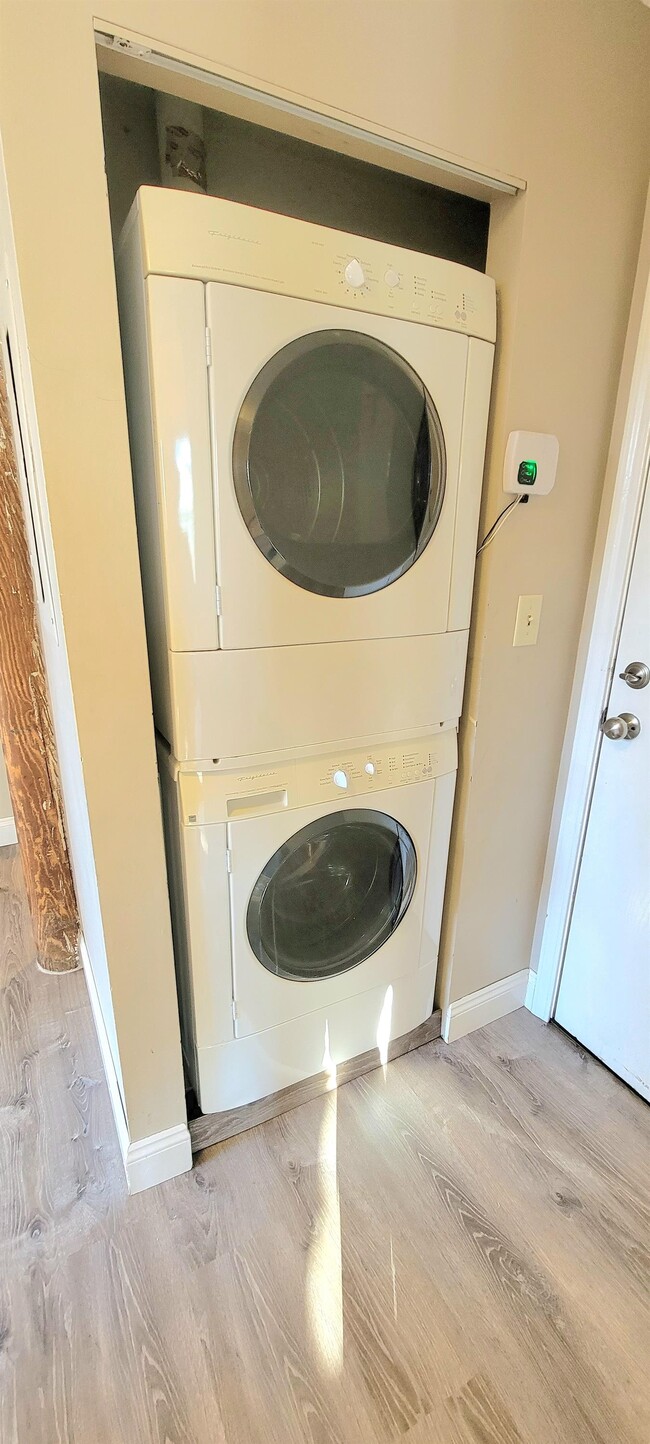 Building Photo - 2 Manchester St