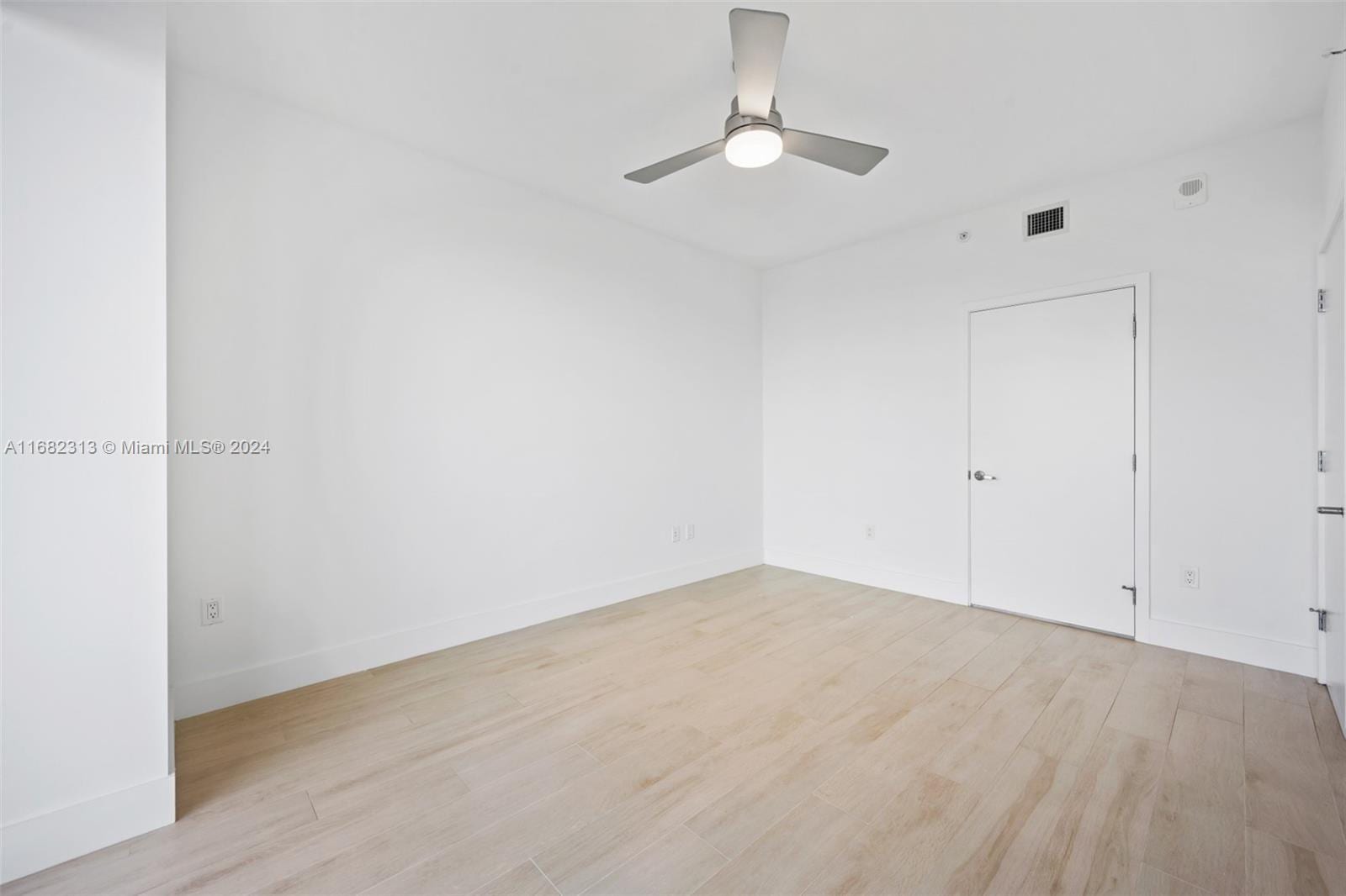 Building Photo - 16385 Biscayne Blvd