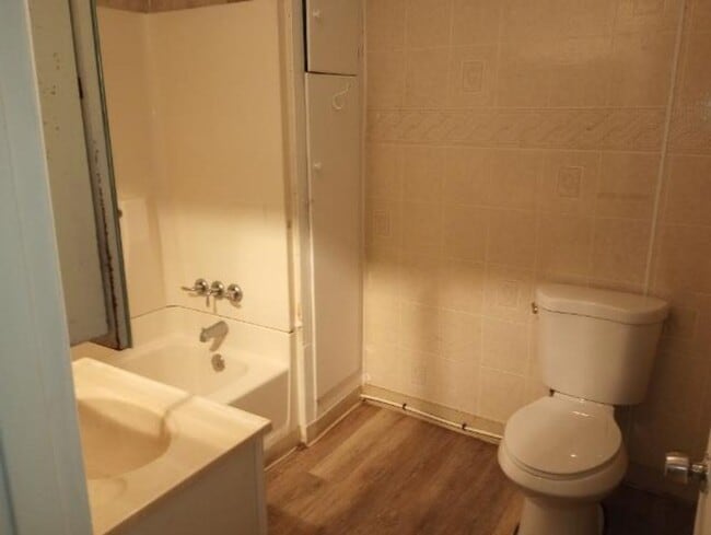 Building Photo - 864 N 6th St