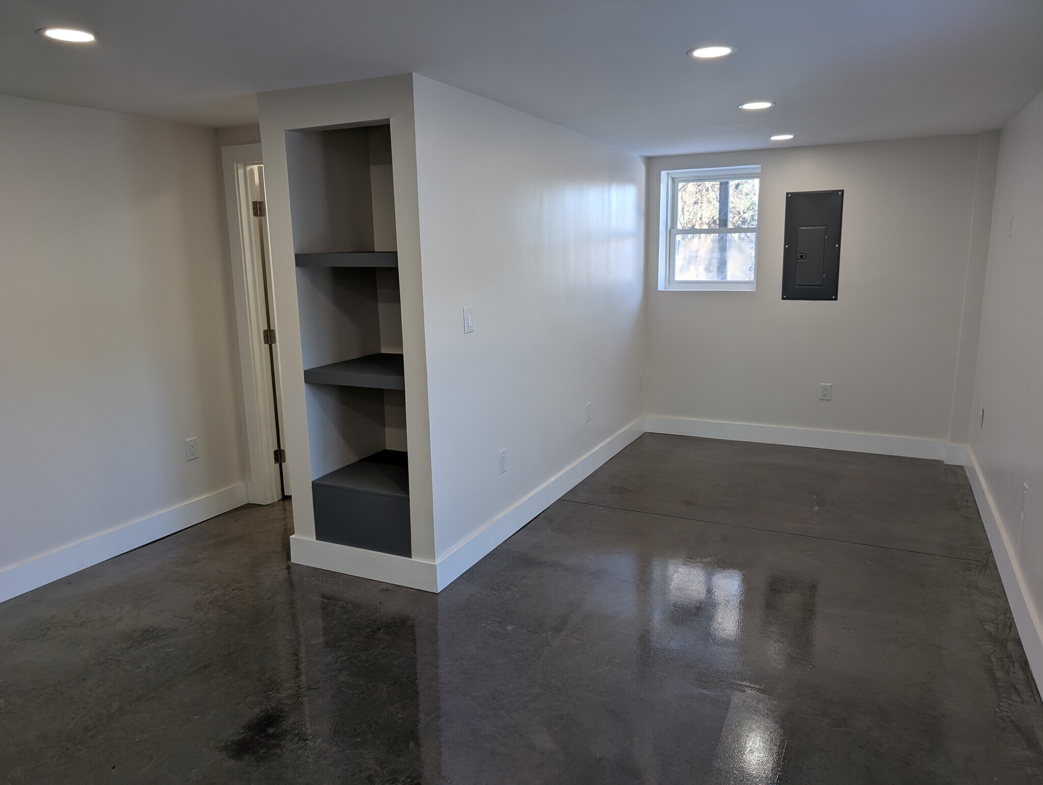 Building Photo - 1611 US-11
