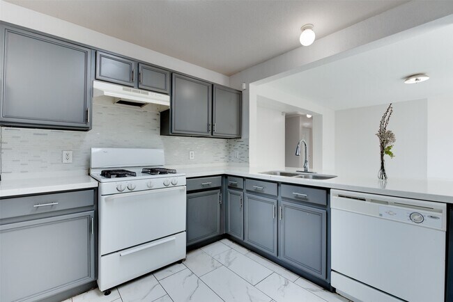 Building Photo - 8510 Village Hollow Ln