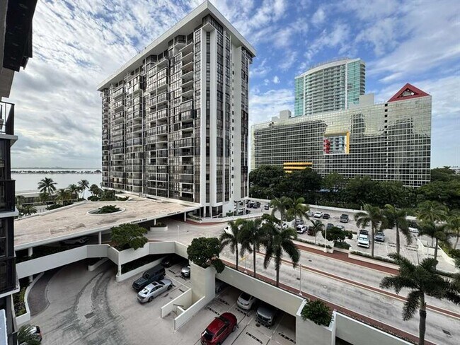 Building Photo - 1915 Brickell Ave