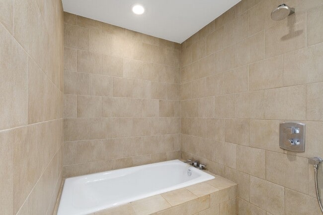 Building Photo - 10 Terminus Luxury 2 Bedroom Condo in Hear...