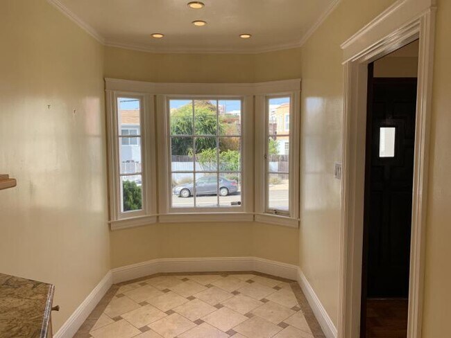 Building Photo - 3 bedroom in San Francisco CA 94116