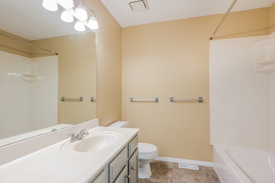 Building Photo - 2819 Chapel View Dr