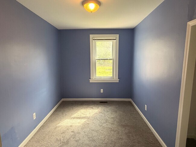 Building Photo - Rehabbed Waterford house available now!