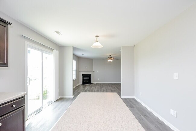 Building Photo - 1939 Eastway Dr