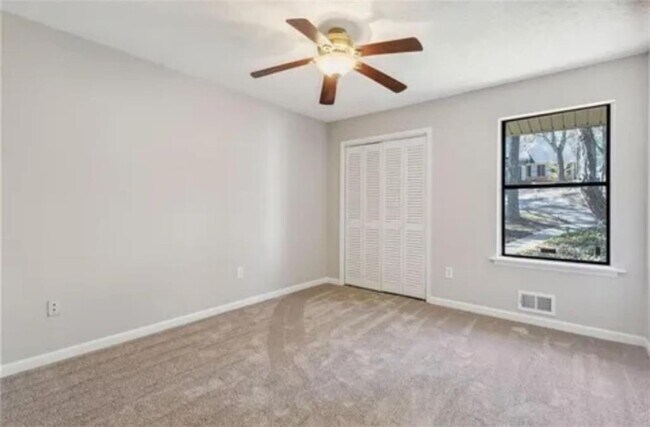 Building Photo - 9916 Scarlet Oak Dr