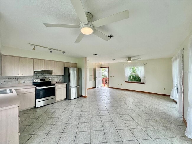 Building Photo - 709 S Lake Starr Blvd