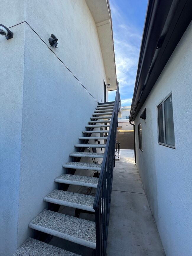 Building Photo - 2 Bedroom 1 Bath Apartment, New Construction