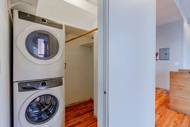 Building Photo - 3000 S Archer Ave