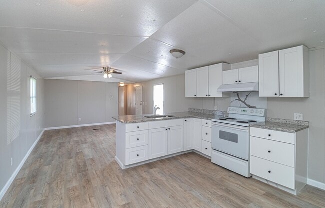 Building Photo - ADORABLE 2 BR | 2 BA in Pikeville * Weekly...