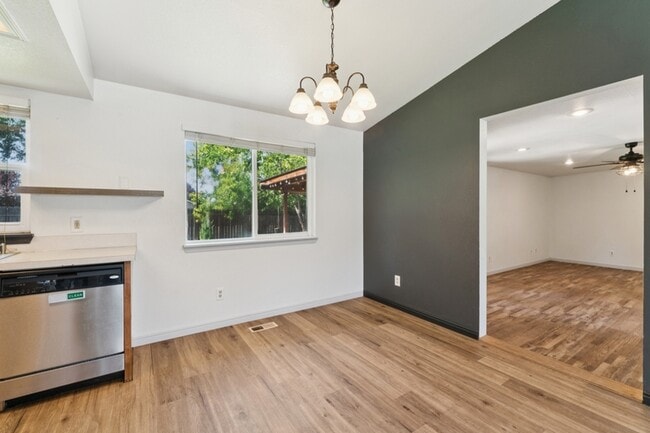 Building Photo - 5591 N Marlboro Ave