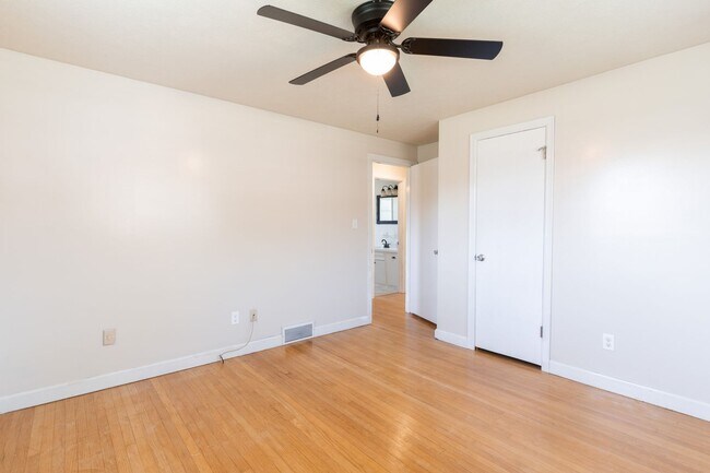 Building Photo - Welcome to this charming 3-bedroom, 2 full...