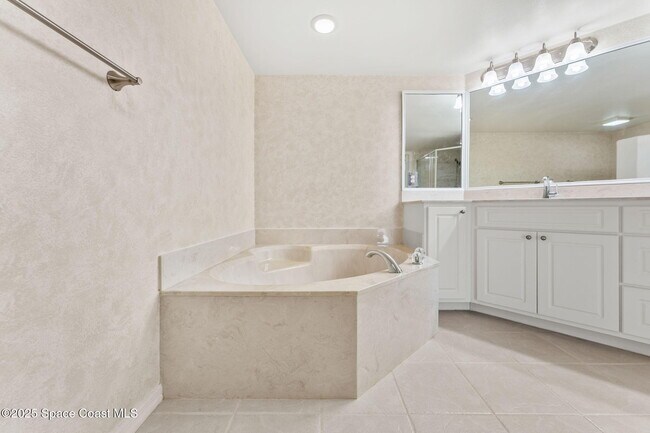 Building Photo - 821 Del Rio Way