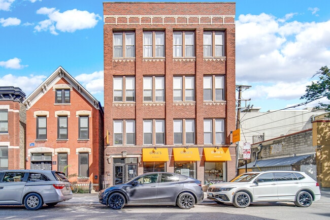 Building Photo - 2014 W Wabansia Ave