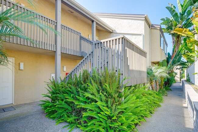 Building Photo - 8540 Via Mallorca Via